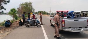 ตั้งจุดสกัดกวดขันรถแต่งซิ่งและรถผิดกฎหมาย บริเวณแหล่งท่องเที่ยวอ่างเก็บน้ำห้วยระไซร์ ต.สวาย อ.เมือง จว.สุรินทร์