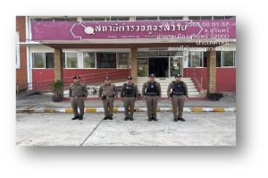 ประชุมชี้แจงข้อราชการ ระเบียบวินัย ตรวจความพร้อมในการปฏิบัติหน้าที่  อุปกรณ์เครื่องแต่งกาย ปืนช๊อตไฟฟ้าประจำกาย ซักซ้อมยุทธวิธี ก่อนออกปฏิบัติหน้าที่ กำชับการปฏิบัติการบริการประชาชน เสร็จสิ้นแล้ว จึงได้ปล่อยแถว ออกปฏิบัติหน้าที่ป้องกันอาชญากรรมในเขตพื้นที่รับผิดชอบ