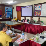 วันที่  9 เม.ย.2568 เวลา 10.00 น. พ.ต.อ.มานิตย์  สร้อยจิตร ผกก.สภ.สวาย และคณะกรรมการตรวจสอบและติดตามการบริหารงานตำรวจสถานีตำรวจภูธรสวาย(กต.ตร.สภ.สวาย) ชุดใหม่  ได้ร่วมประชุมข้อชี้แจงบทบาทและอำนาจหน้าที่ของ กต.ตร. ร่วมลงประชามติคัดเลือกประธาน กต.ตร.ฯ และประสานความร่วมมือในการพัฒนาการทำงานของข้าราชการตำรวจ สภ.สวาย  ณ ห้องประชุม ศปก.สภ.สวาย